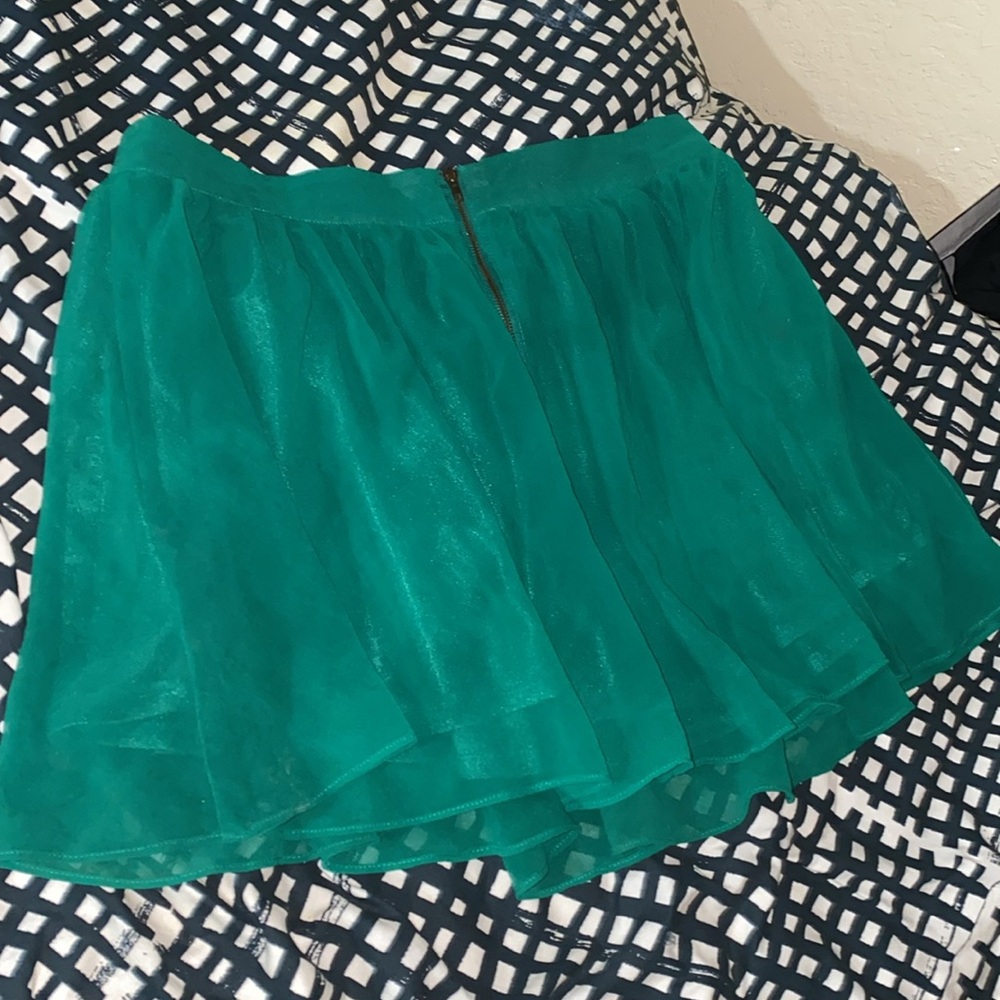 size medium forever 21 emerald green chiffon mini skirt